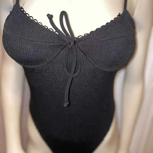 LACE TRIM BLACK CHEEKY ONE PIECE BATHING SUITE WITH OPEN BACK SIZE SMALL - Picture 8 of 14